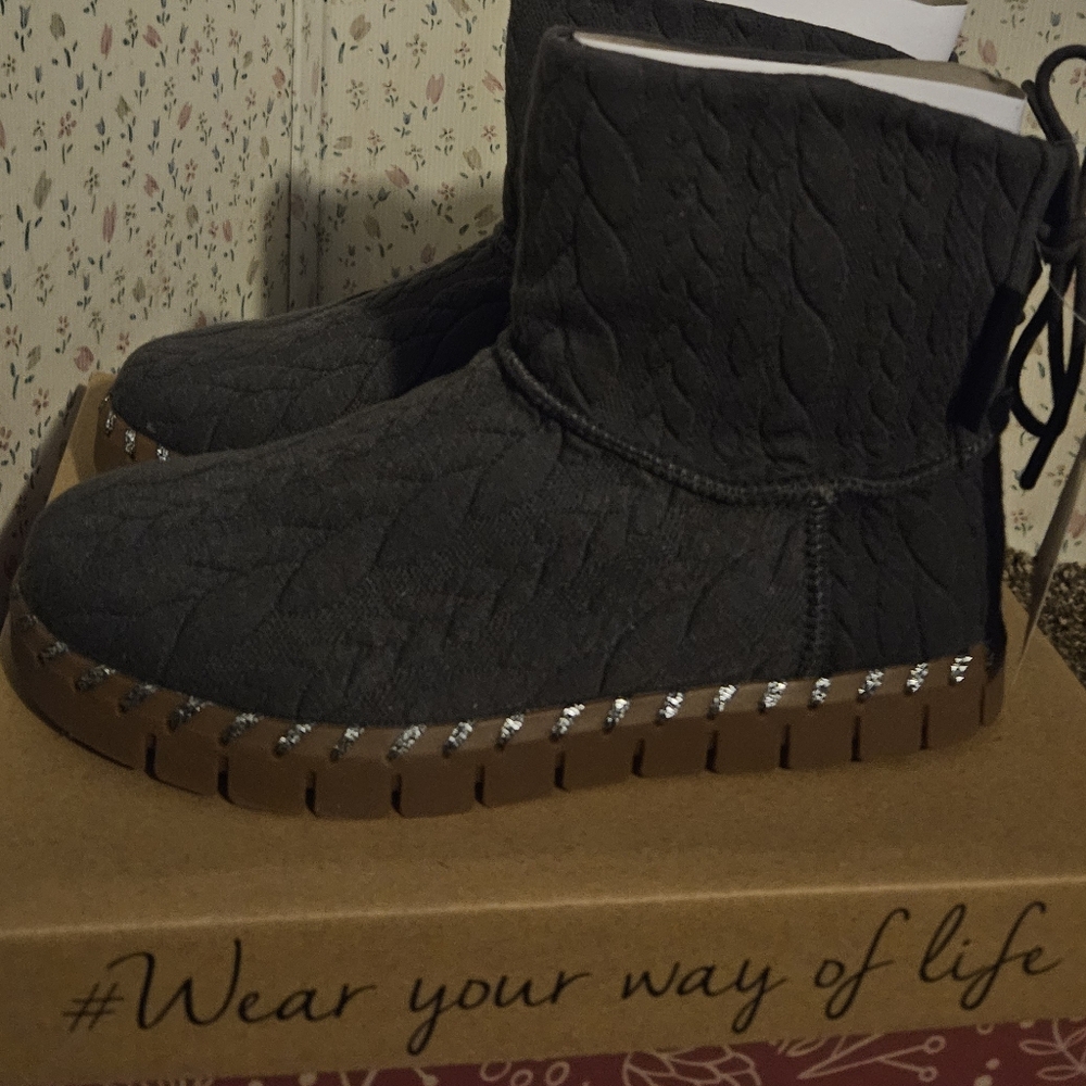 MUK LUK CABLE KNIT BOOTS: HOBOKEN : NEW IN BOX: SIZE 7